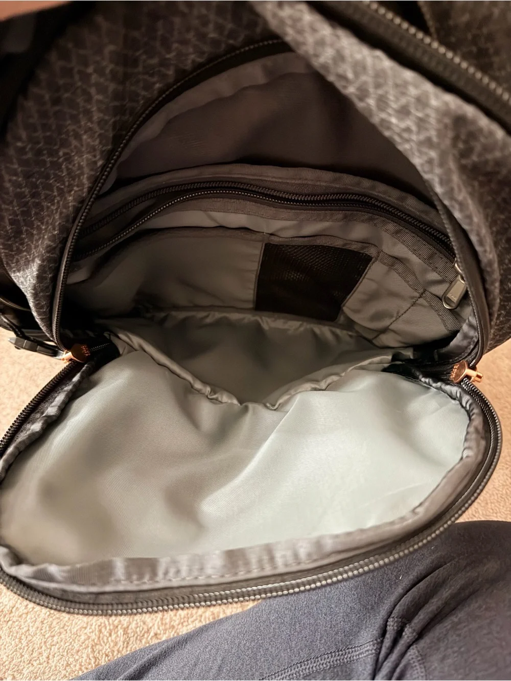 The North Face Recon Backpack - Black/Gray/Rosegold zippers